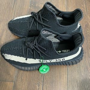 Yeezy 350 v2 boost Oreo SIZE 10